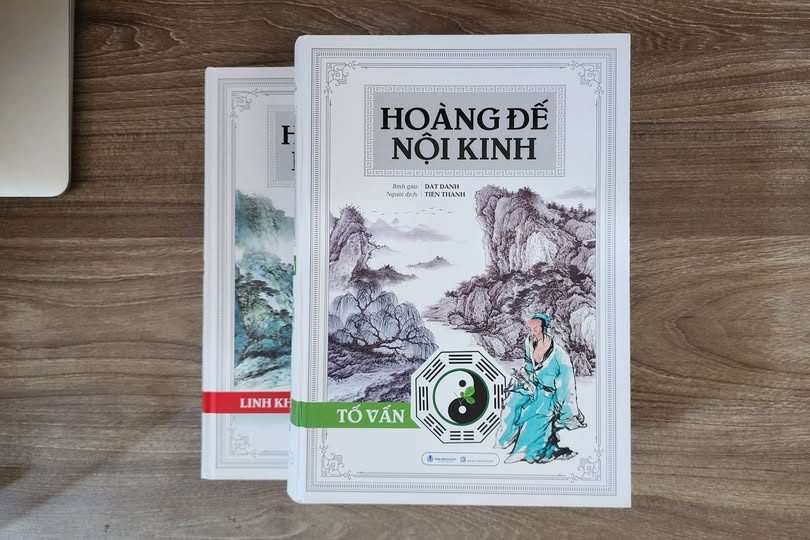 MỘT ĐIỀU GÌ ĐÓ KHỞI SINH TỪ Ý NGHĨ, NÓ SẼ ĐẾN ÂM THẦM. — Bằng cách nào đó nhà mình xuất hiện 2 quyển này. — Tự dưng trở thành một lối sống với những lời dạy xưa.